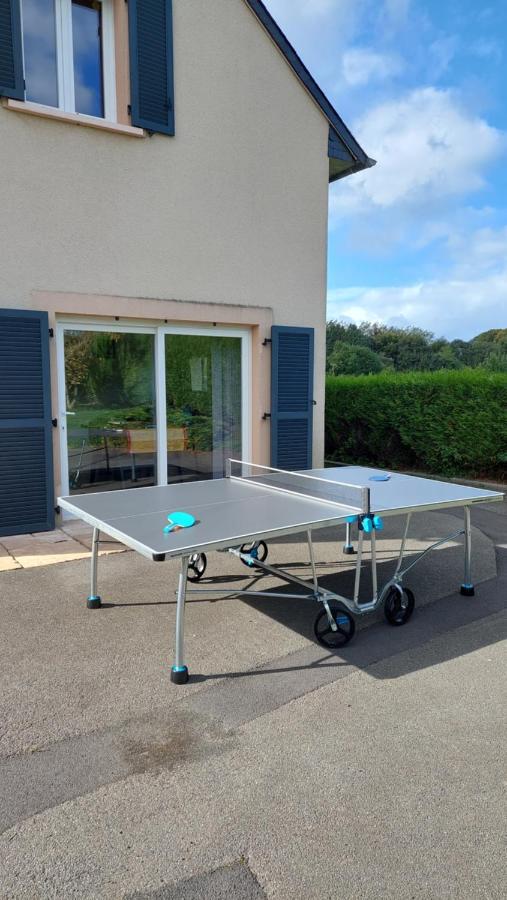 Grande maison , jardin,flipper,babyfoot, ping pong, proche golf, Port en Bessin, Bayeux et plages du débarquement, adaptée enfants Commes Extérieur photo