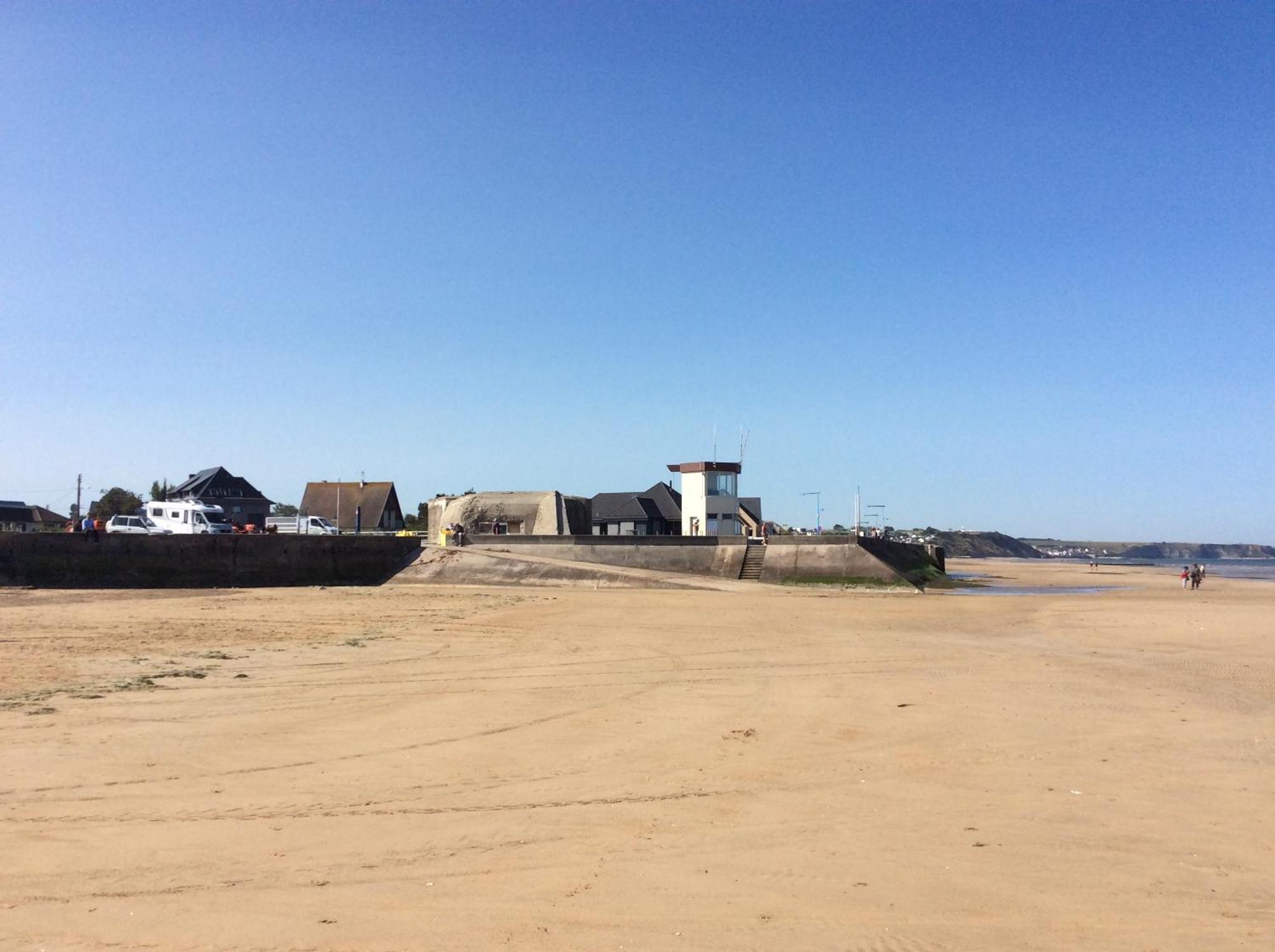 Grande maison , jardin,flipper,babyfoot, ping pong, proche golf, Port en Bessin, Bayeux et plages du débarquement, adaptée enfants Commes Extérieur photo