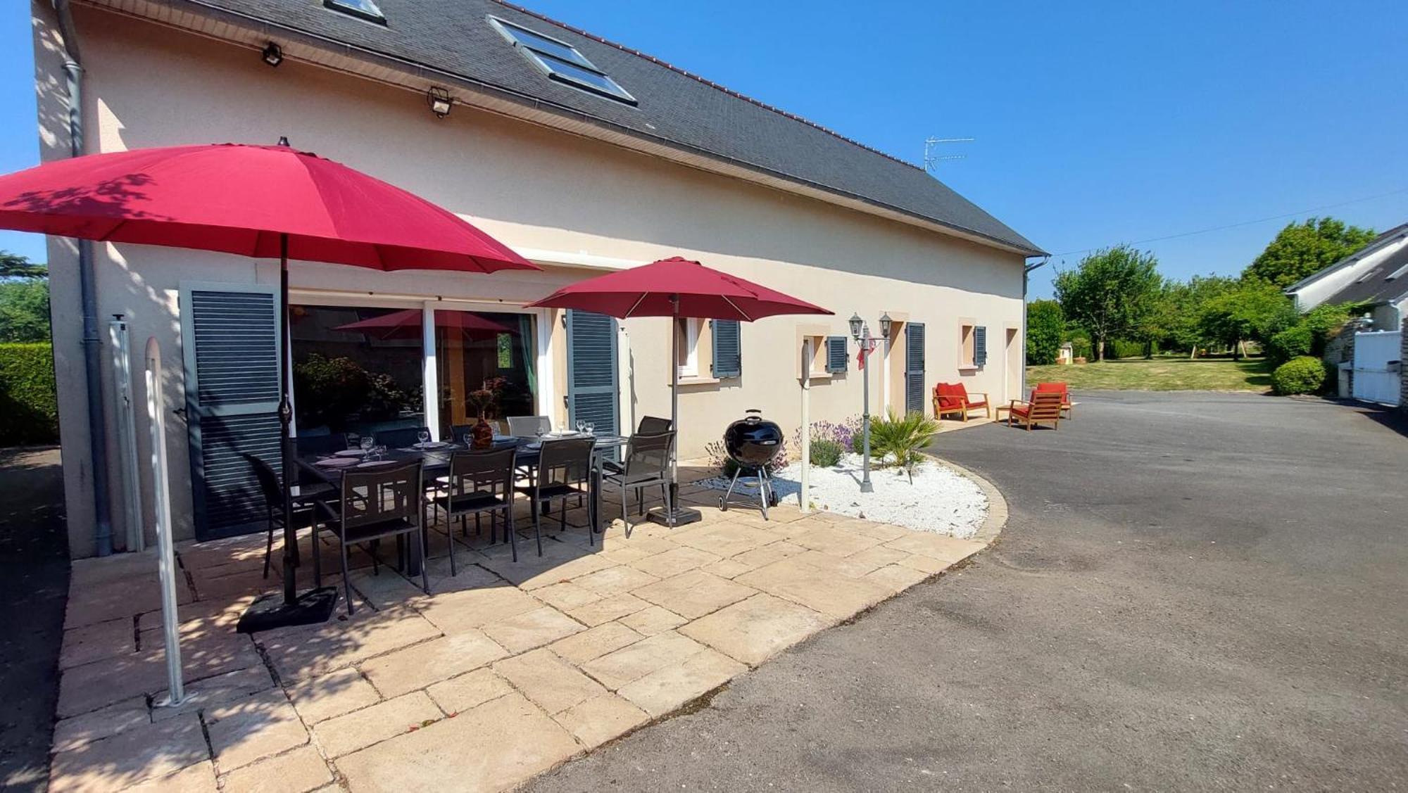 Grande maison , jardin,flipper,babyfoot, ping pong, proche golf, Port en Bessin, Bayeux et plages du débarquement, adaptée enfants Commes Extérieur photo