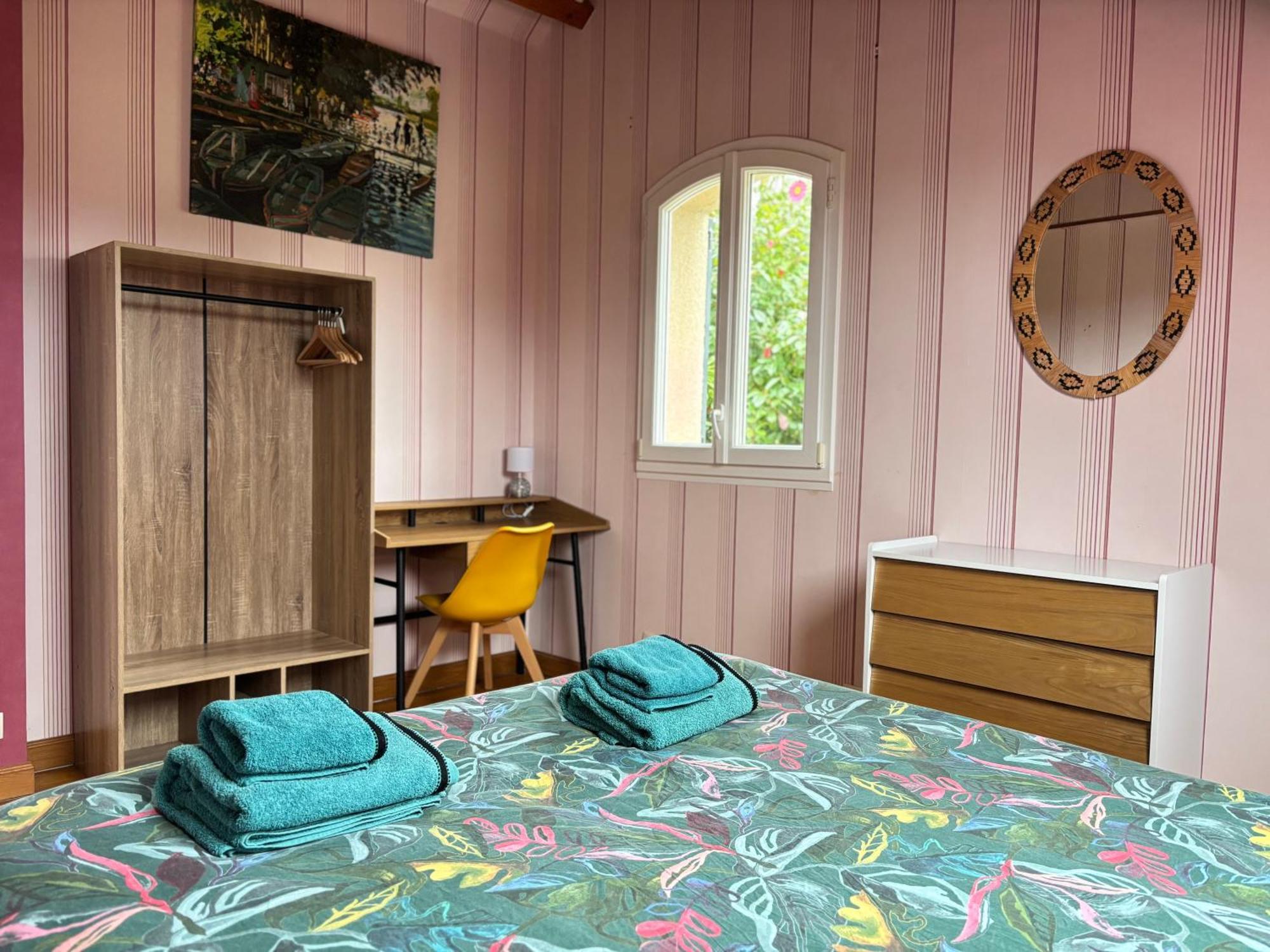 Grande maison , jardin,flipper,babyfoot, ping pong, proche golf, Port en Bessin, Bayeux et plages du débarquement, adaptée enfants Commes Extérieur photo