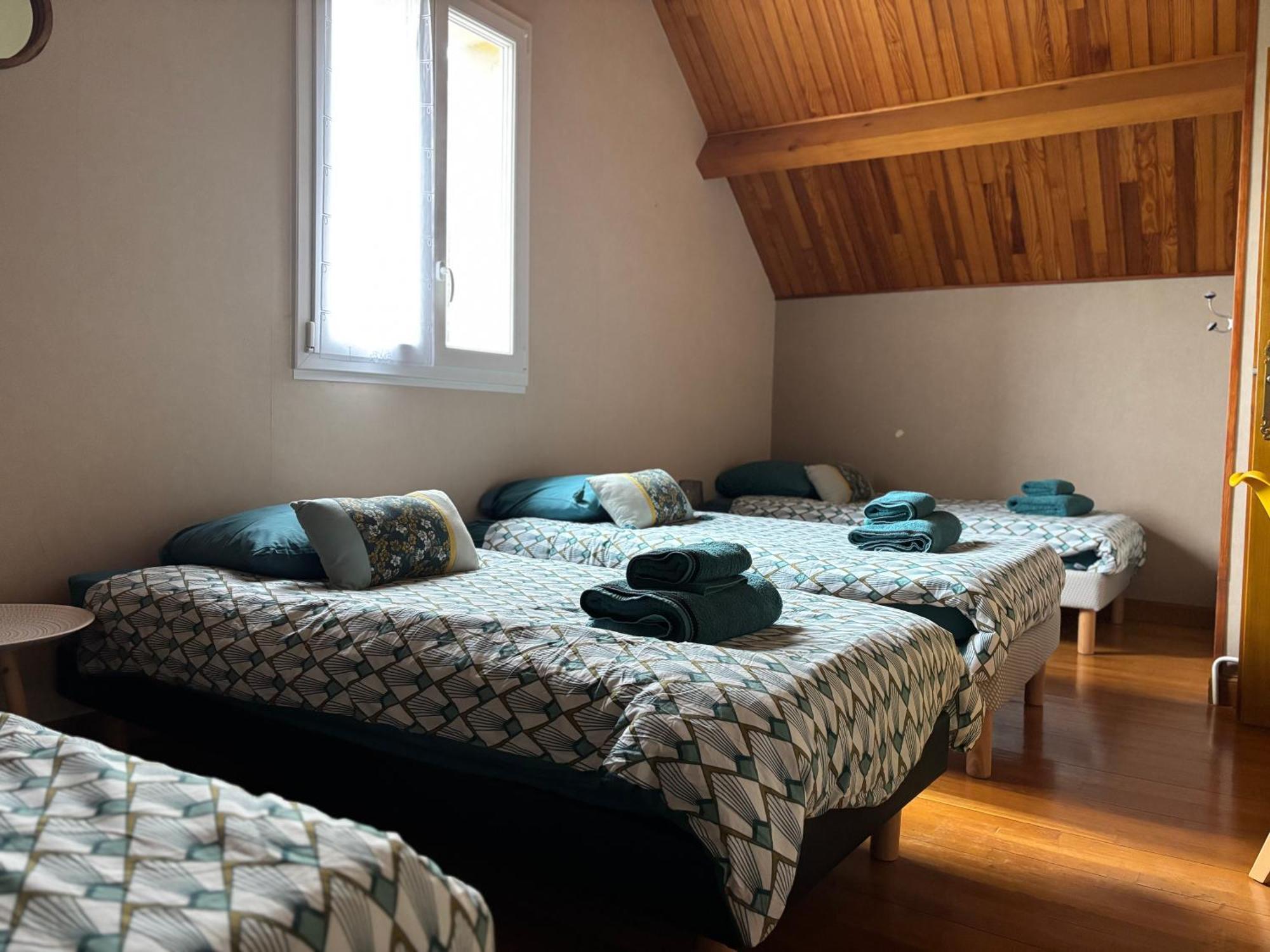 Grande maison , jardin,flipper,babyfoot, ping pong, proche golf, Port en Bessin, Bayeux et plages du débarquement, adaptée enfants Commes Extérieur photo