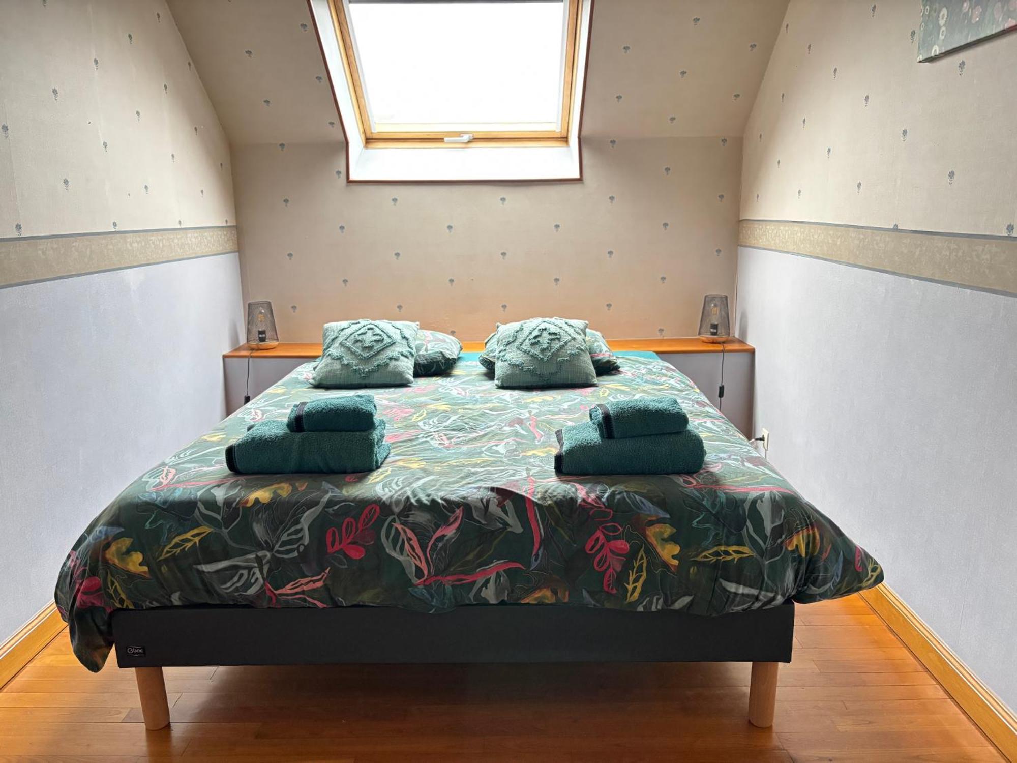 Grande maison , jardin,flipper,babyfoot, ping pong, proche golf, Port en Bessin, Bayeux et plages du débarquement, adaptée enfants Commes Extérieur photo