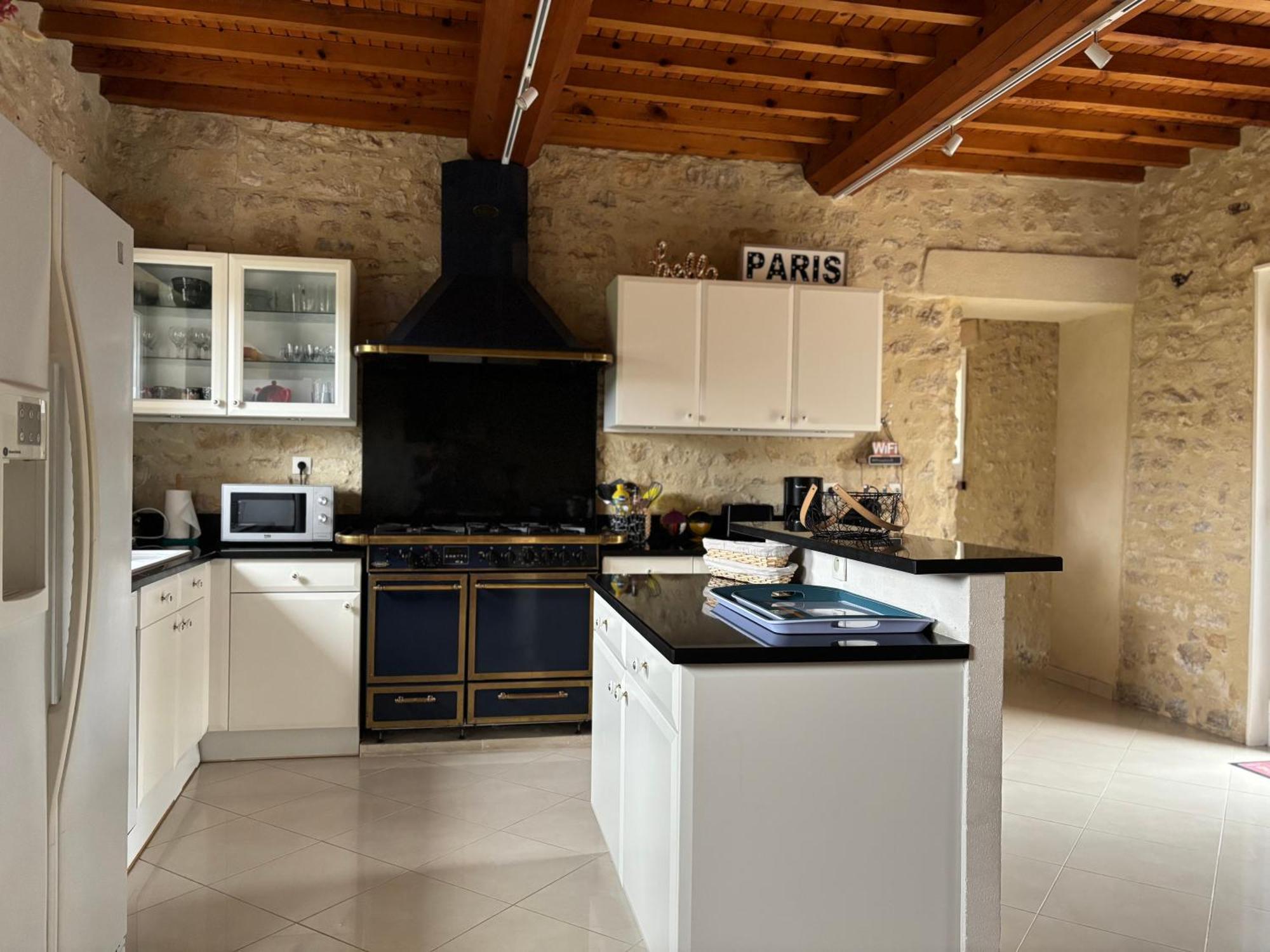 Grande maison , jardin,flipper,babyfoot, ping pong, proche golf, Port en Bessin, Bayeux et plages du débarquement, adaptée enfants Commes Extérieur photo