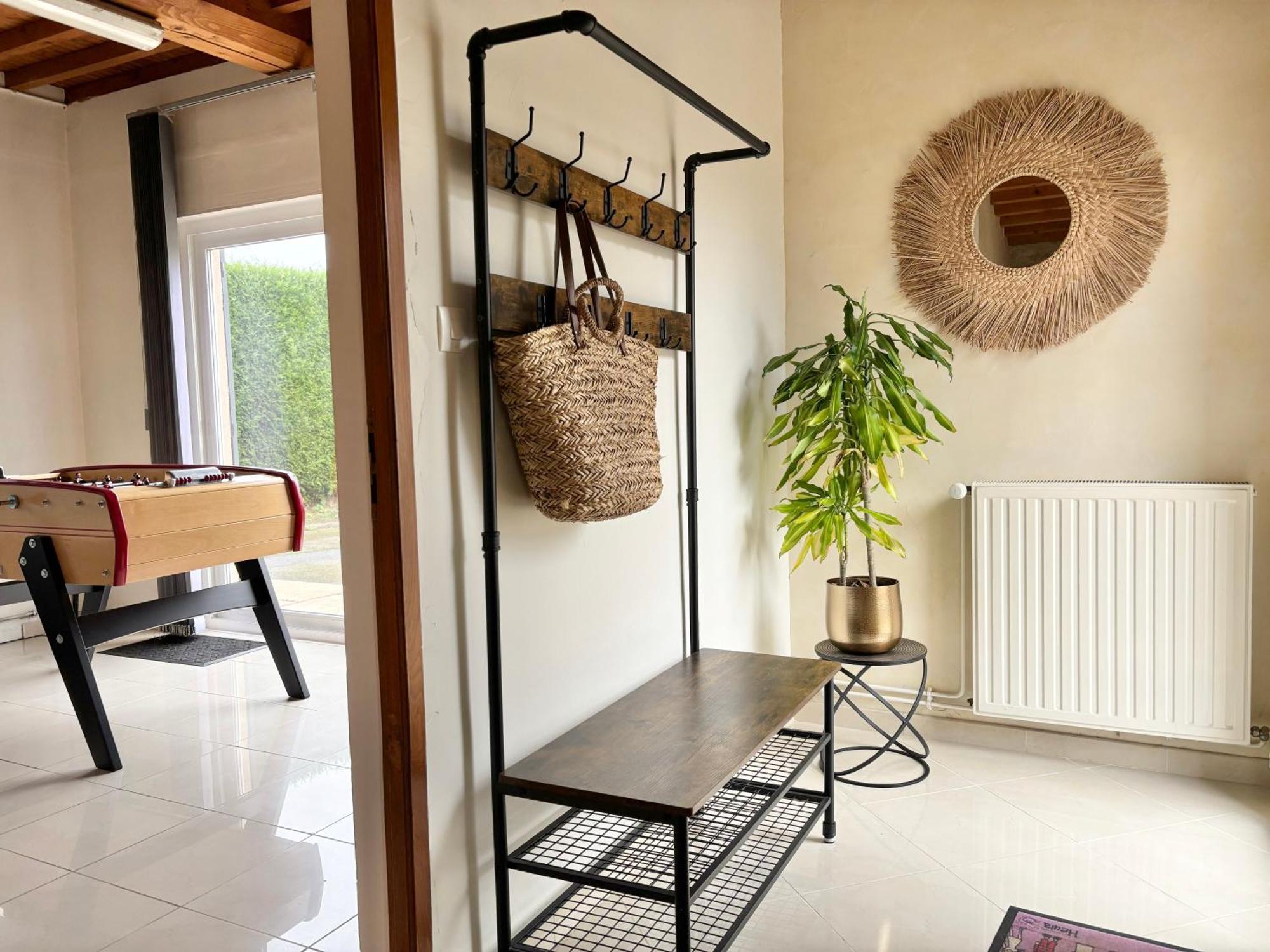Grande maison , jardin,flipper,babyfoot, ping pong, proche golf, Port en Bessin, Bayeux et plages du débarquement, adaptée enfants Commes Extérieur photo
