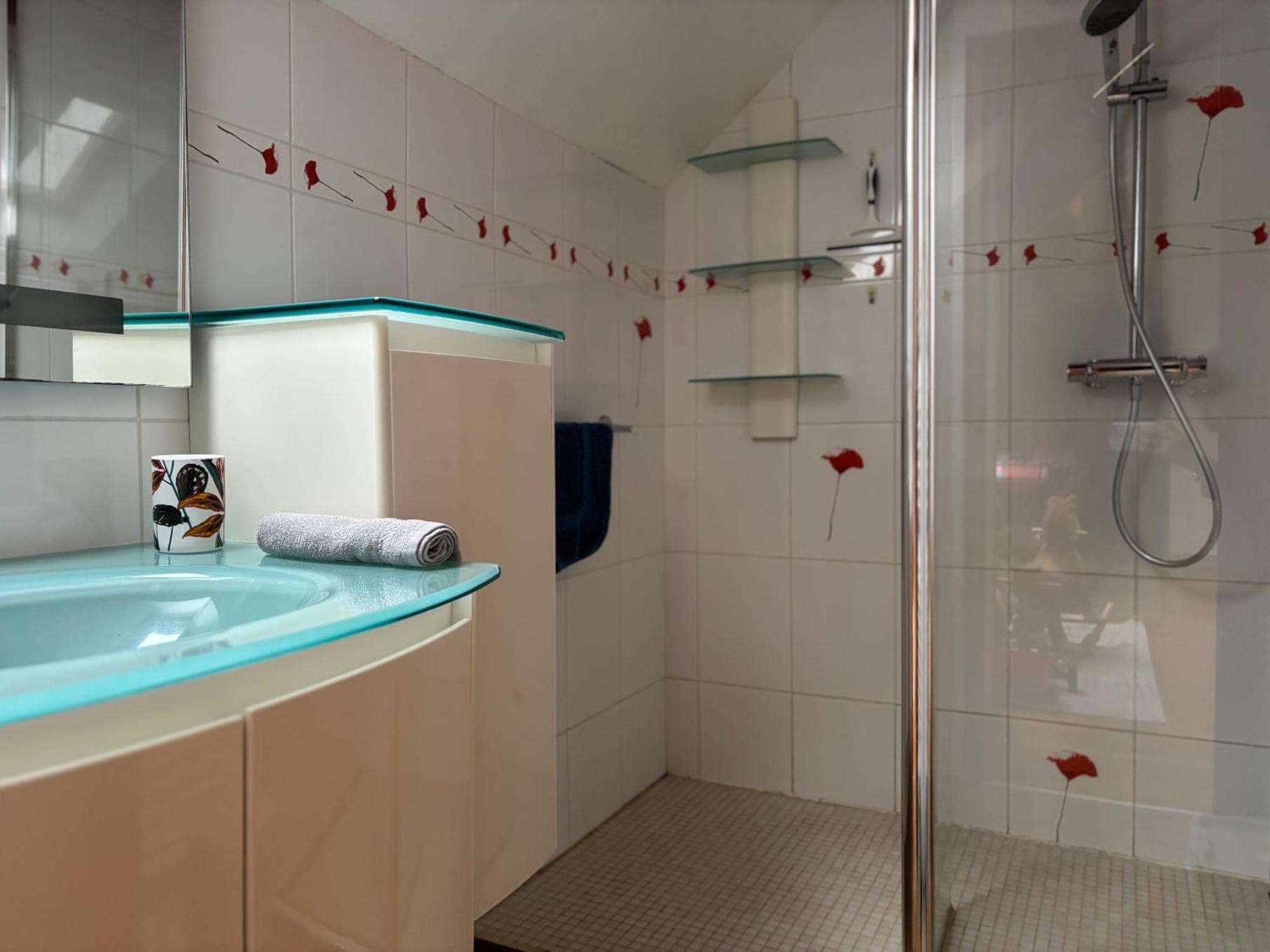 Grande maison , jardin,flipper,babyfoot, ping pong, proche golf, Port en Bessin, Bayeux et plages du débarquement, adaptée enfants Commes Extérieur photo